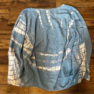 Jodifl blue tie-dye sleeveless scoop-neck rayon blouse soft blue and white Small